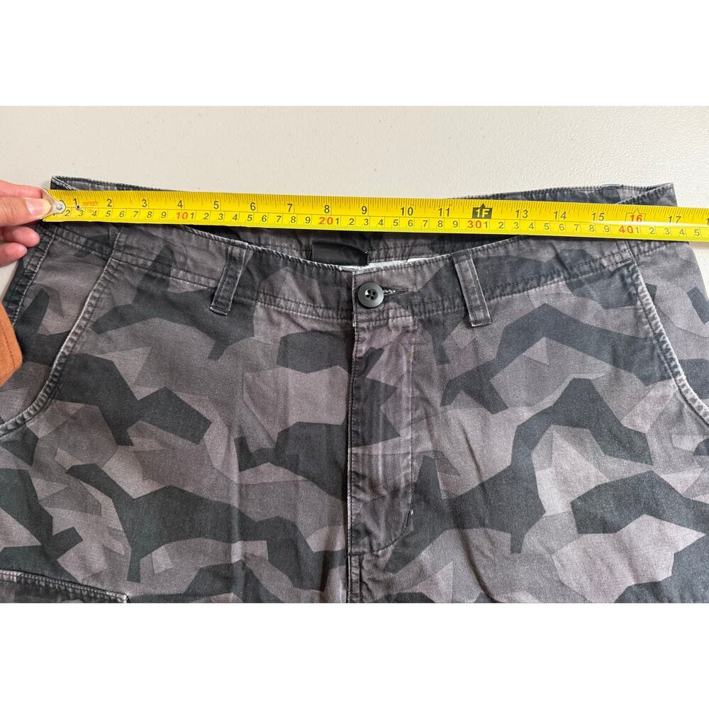 Patagonia Men’s Organic Cotton Camo Cargo Cargo Shorts Size 33 10” Inseam - Picture 8 of 10